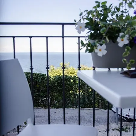 Diecidodici Boutiquerooms