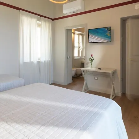 فندق مبيت وإفطار Diecidodici Boutiquerooms 4*