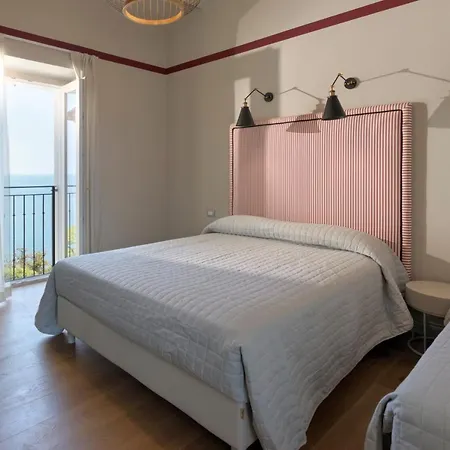 فندق مبيت وإفطار Diecidodici Boutiquerooms 4*