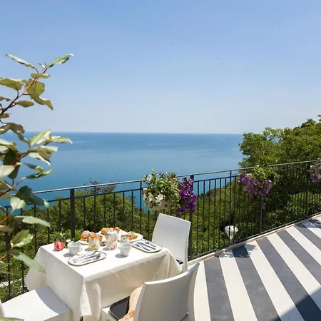 Bed and breakfast Diecidodici Boutiquerooms Sirolo