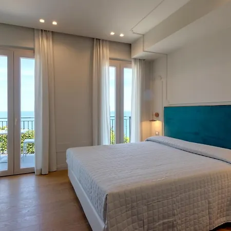 Diecidodici Boutiquerooms Bed & Breakfast Sirolo