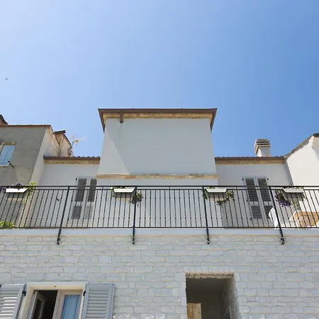 Diecidodici Boutiquerooms 4* シローロ
