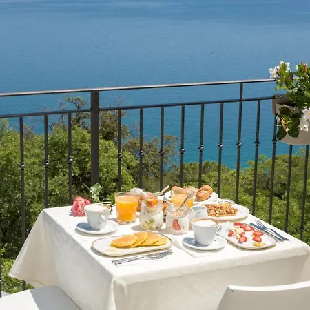 Diecidodici Boutiquerooms 4* シローロ