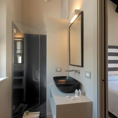 Diecidodici Boutiquerooms 4* Sirolo